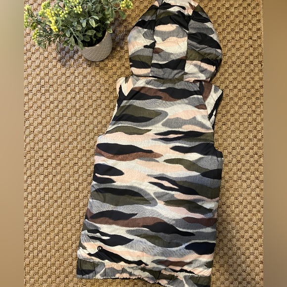 SOLD Lululemon Reversible Vest - Picture 11 of 12